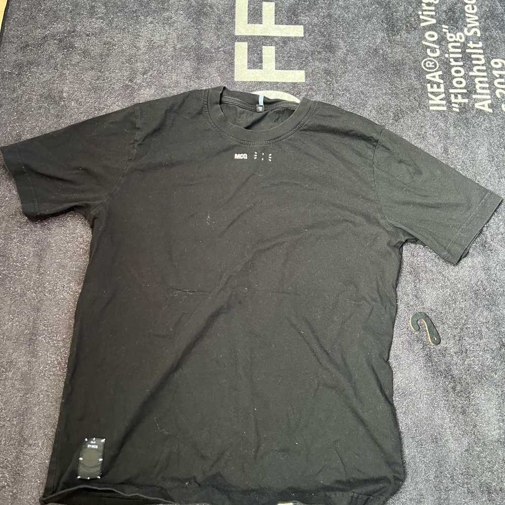 Im selling an alexander mcqueen black t shirt size small in mens